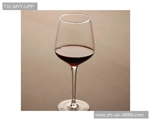 足球红酒杯的魅力探秘：如何在球赛中享受美酒与激情的完美结合
